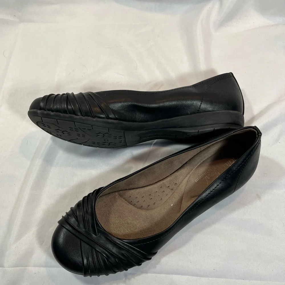 Natural Soul by Naturalizer “GIRLY” Black Flats